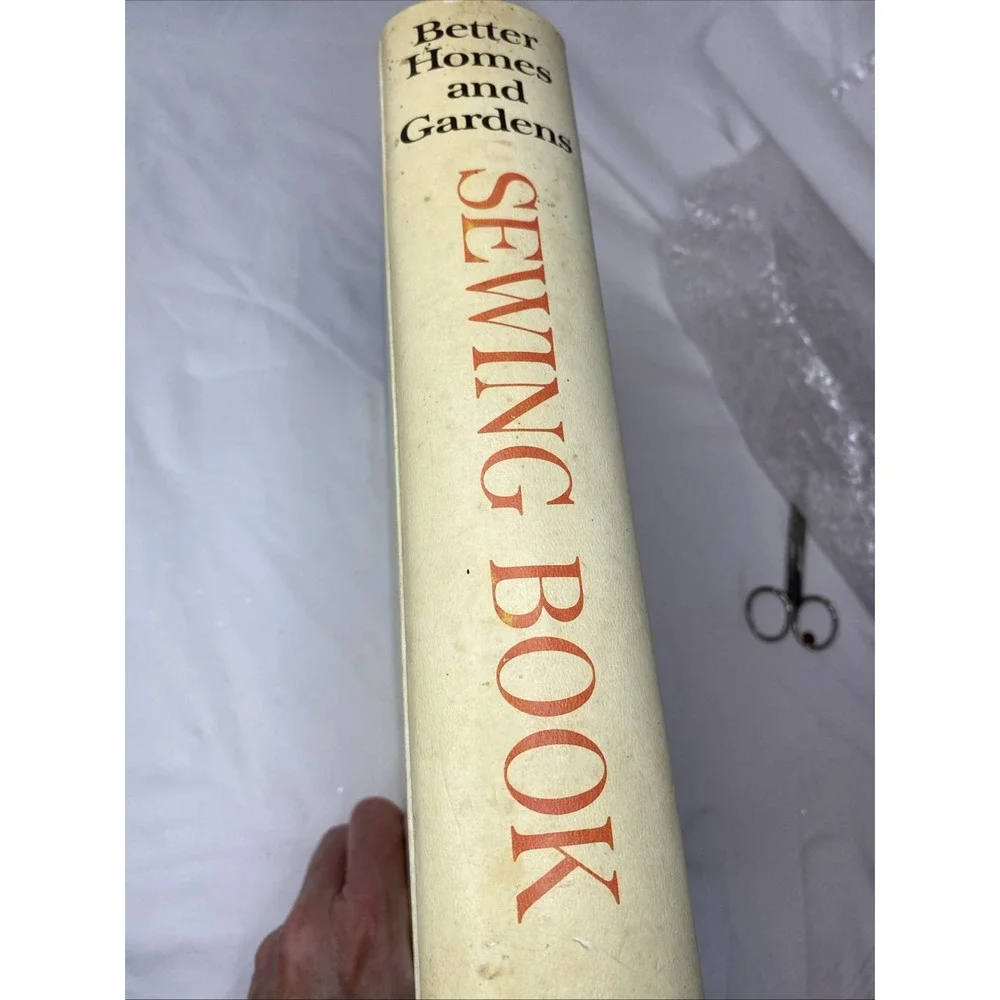 Vtg 1970 Sewing Book Better Homes and Gardens Illustrated HC 5-Ring Binder